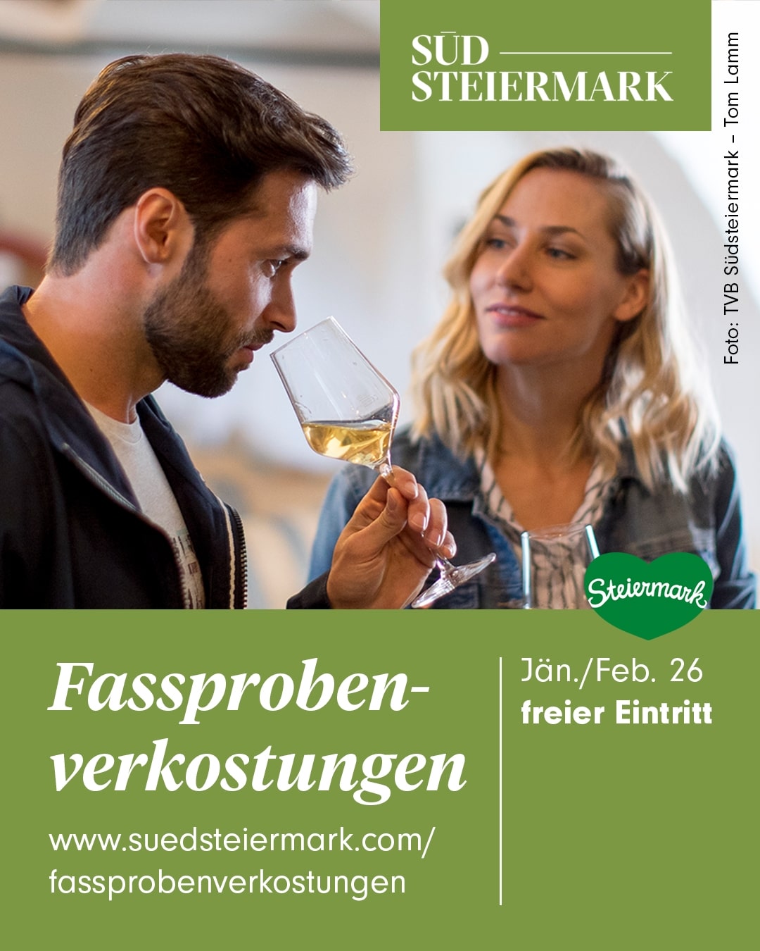 Ein Mann riecht an einem Glas Weißwein, während eine lächelnde Frau zuschaut; der Text wirbt für Weinverkostungen in der Südsteiermark mit freiem Eintritt.
